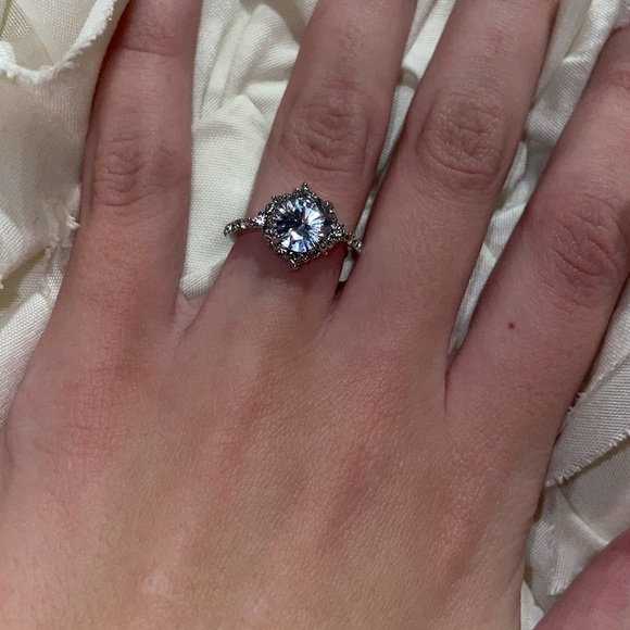 Beautiful dazzling  ring - Picture 8 of 8